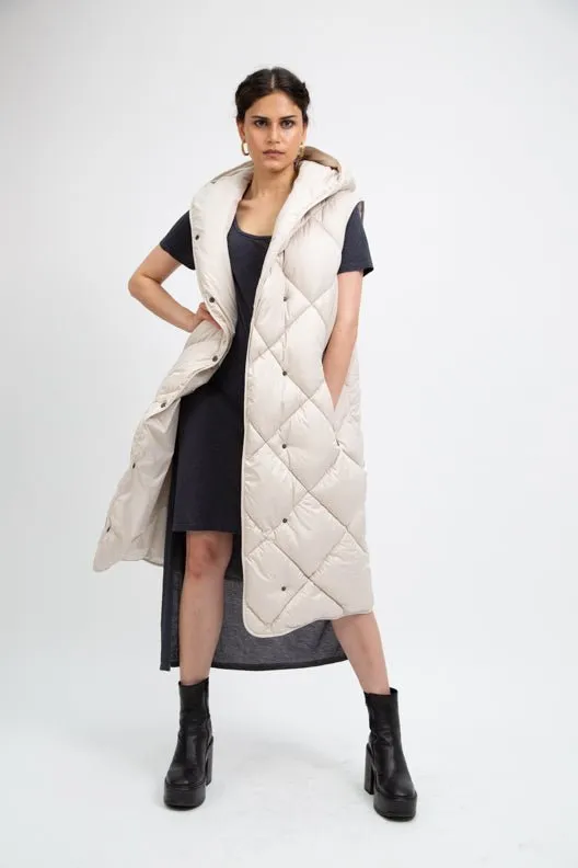 PENZANCE recycled beige long sleeveless puffer jacket